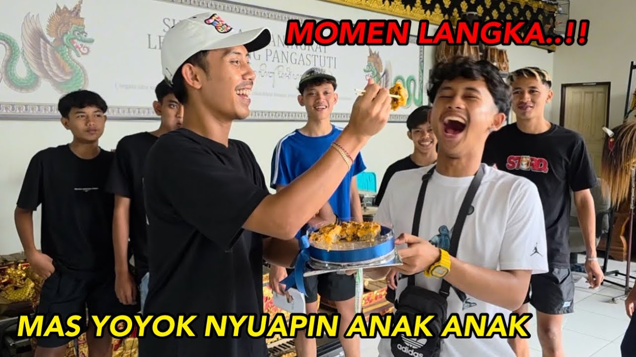 MOMEN LANGKA..!! MAS YOYOK NYUAPIN ANAK ANAK MAKAN