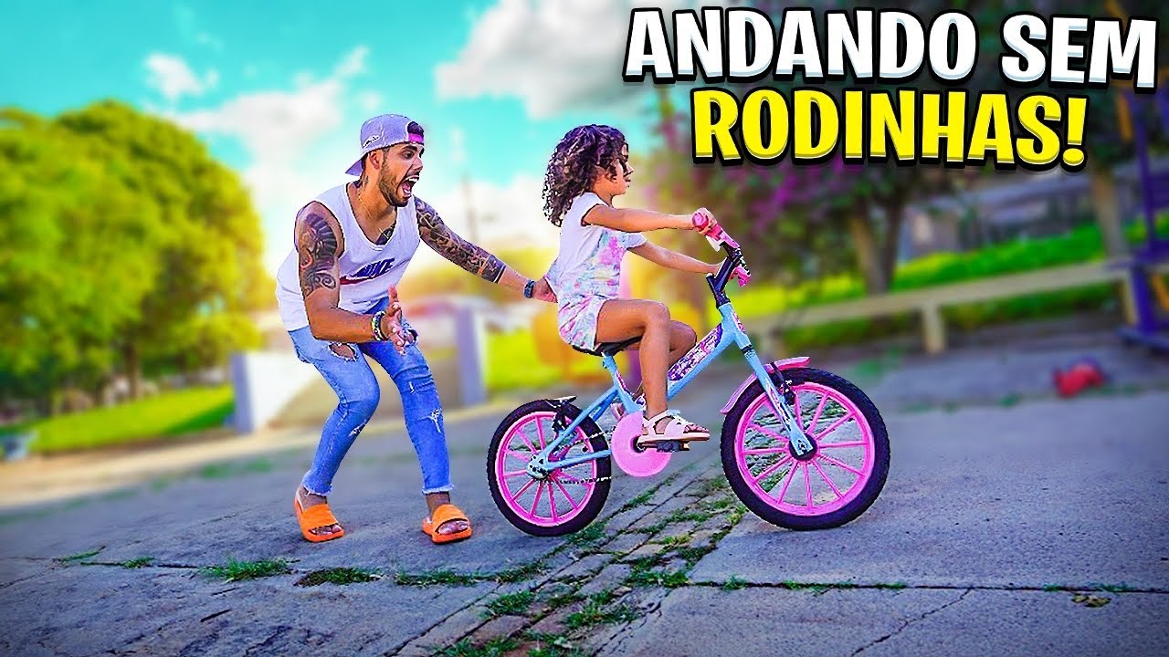 ENSINANDO A PÉROLA A ANDAR DE BIKE SEM RODINHA * adivinha quantos tombos ela levou 😂*