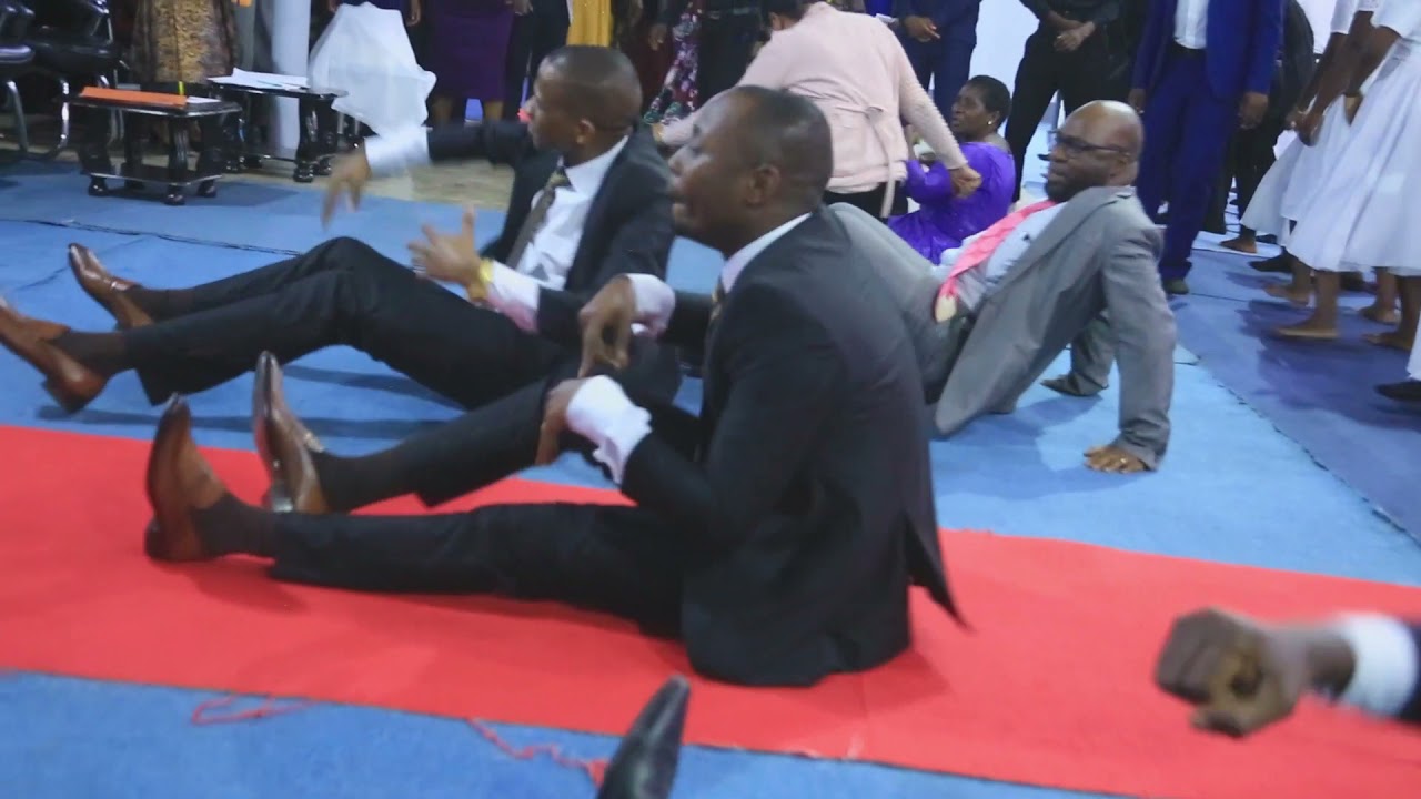 EFATHA CHURCH MBEYA WATUMISHI WA MUNGU WAKIMTUKUZA MUNGU WAO KWA SIFA #TUMMOGERE
