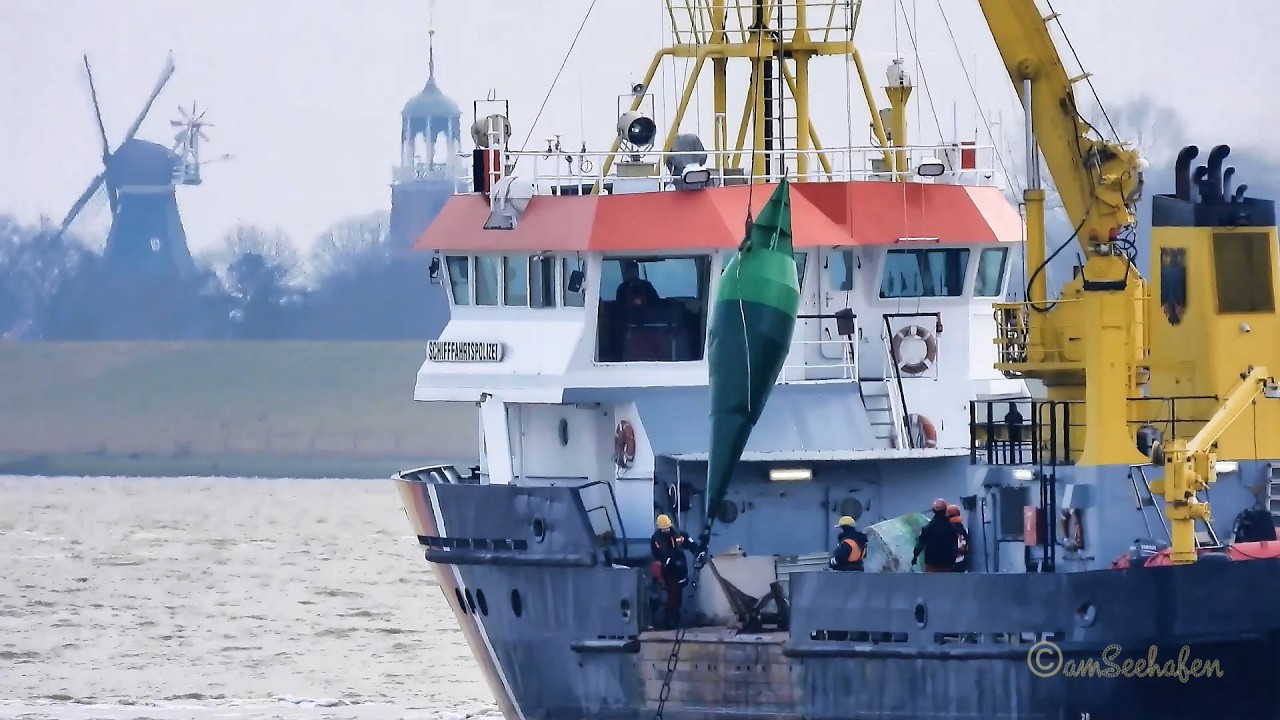 Wartung der Fahrwasser Tonnen Emden buoy laying vessel NORDEN busy with maintenance on River Ems