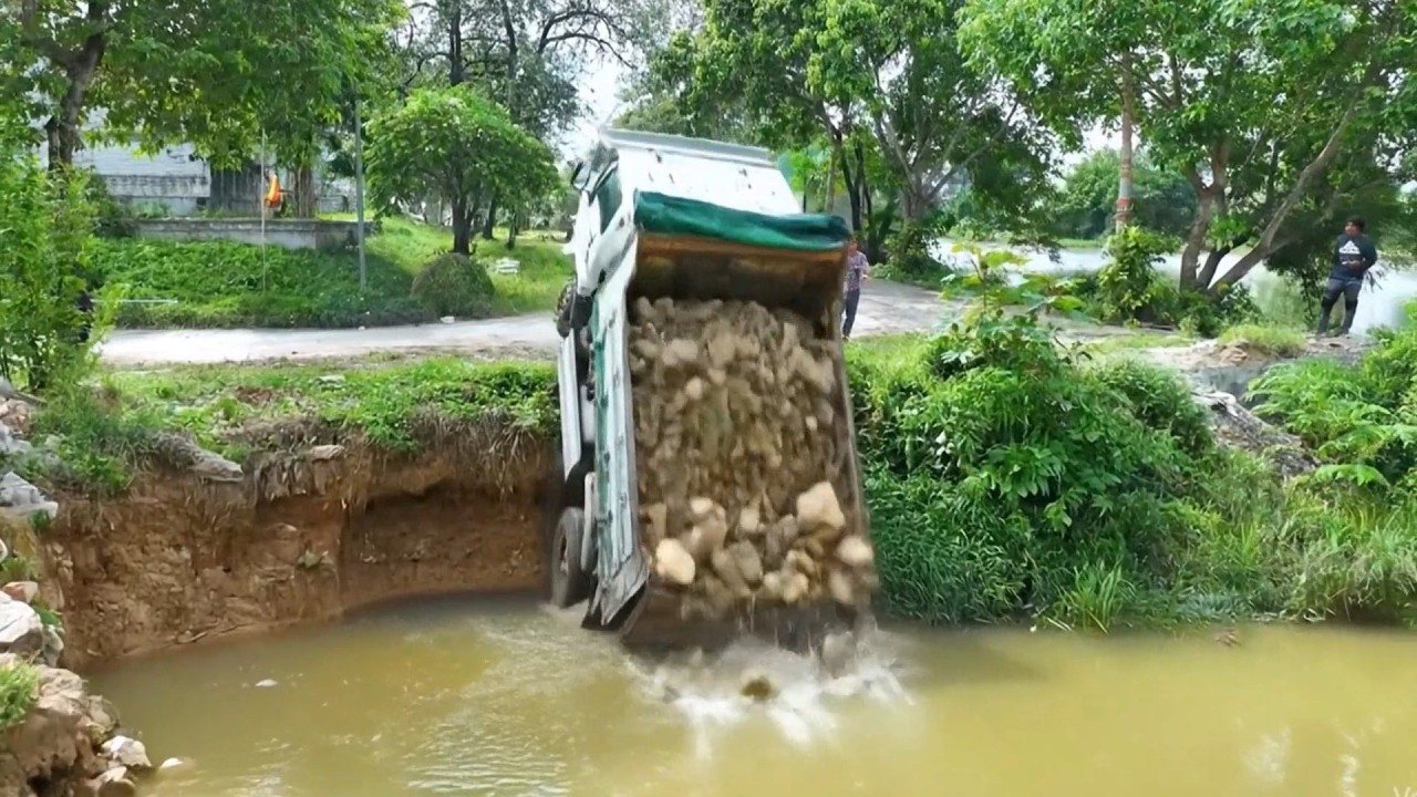 Dump Truck Land Preparation Techniques Building a Over a Stream – Bulldozer in Action