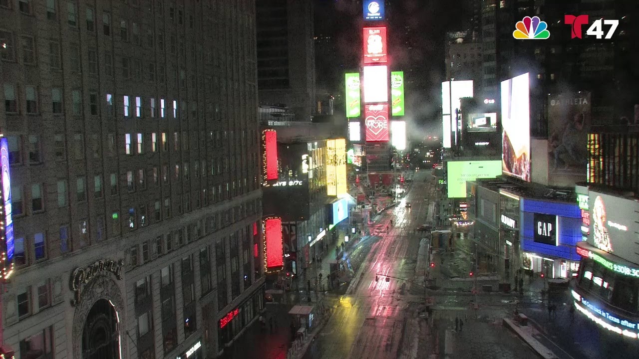 LIVE: Snow in New York City's Times Square