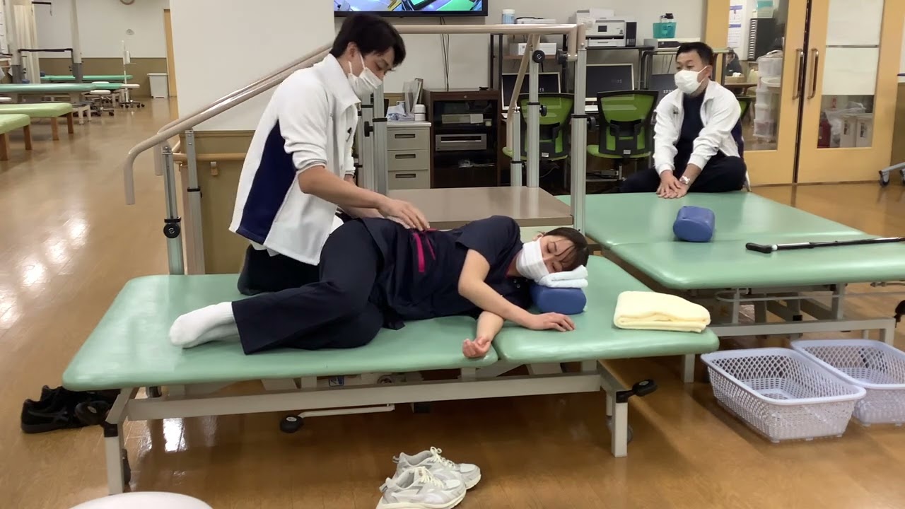 山梨リハビリテーション病院PT課内勉強会実技「脳卒中片麻痺者に対する側臥位での評価と治療」2024