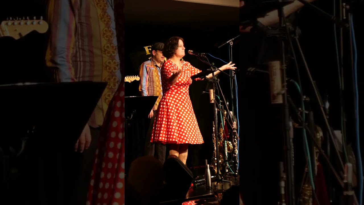 Funny energetic French Chansons Band Francophonix - live - Munich