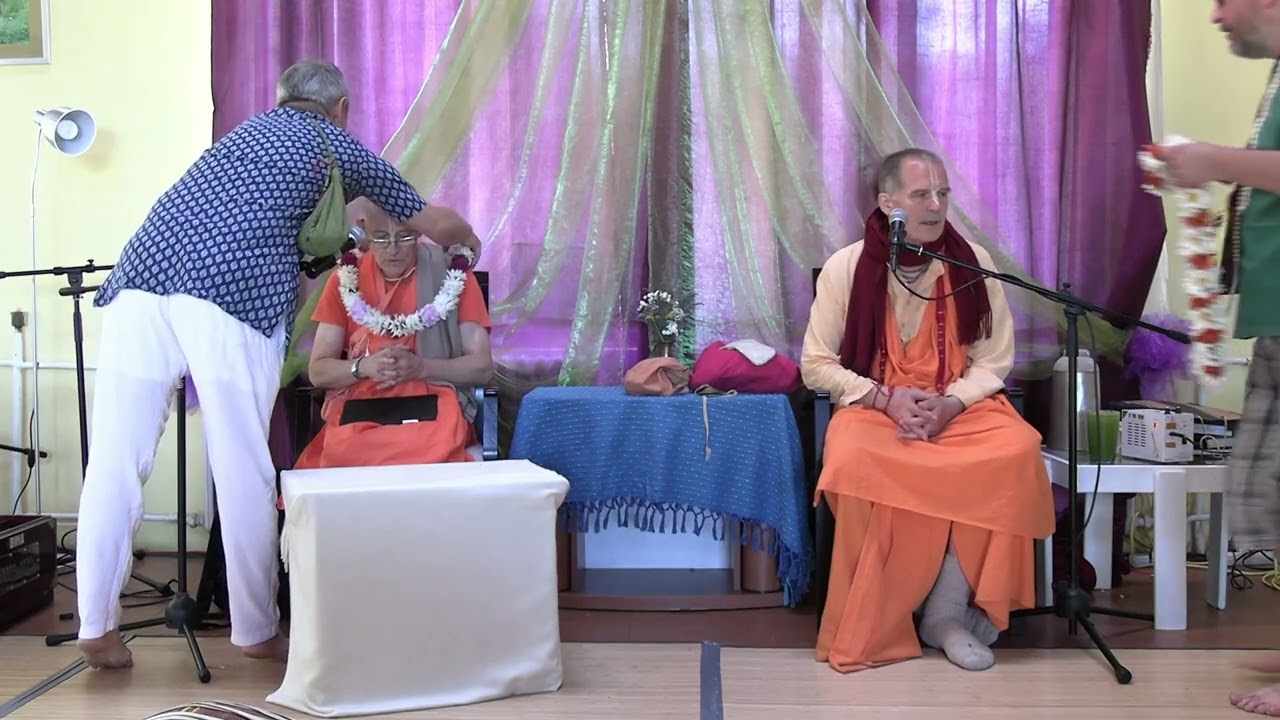 Krisna Ksetra Swami & Sacinandana Swami