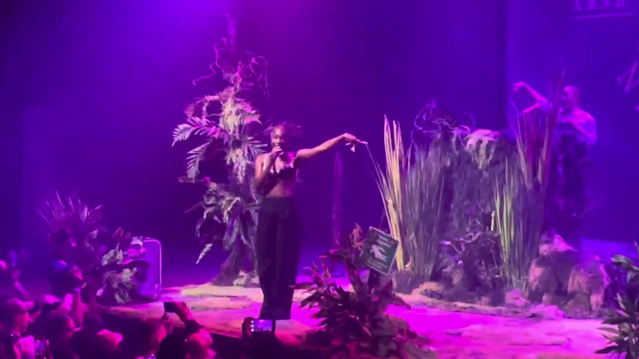 DOECHII - “SLIDE” LIVE @ CENTER STAGE THEATRE ON 11/13/24 - ABNH TOUR