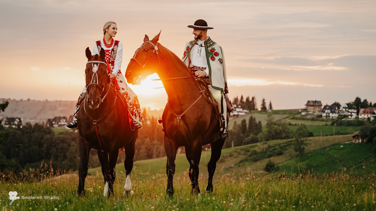 Dominika i Wojtek - wesele, plener w siodłach, konie.