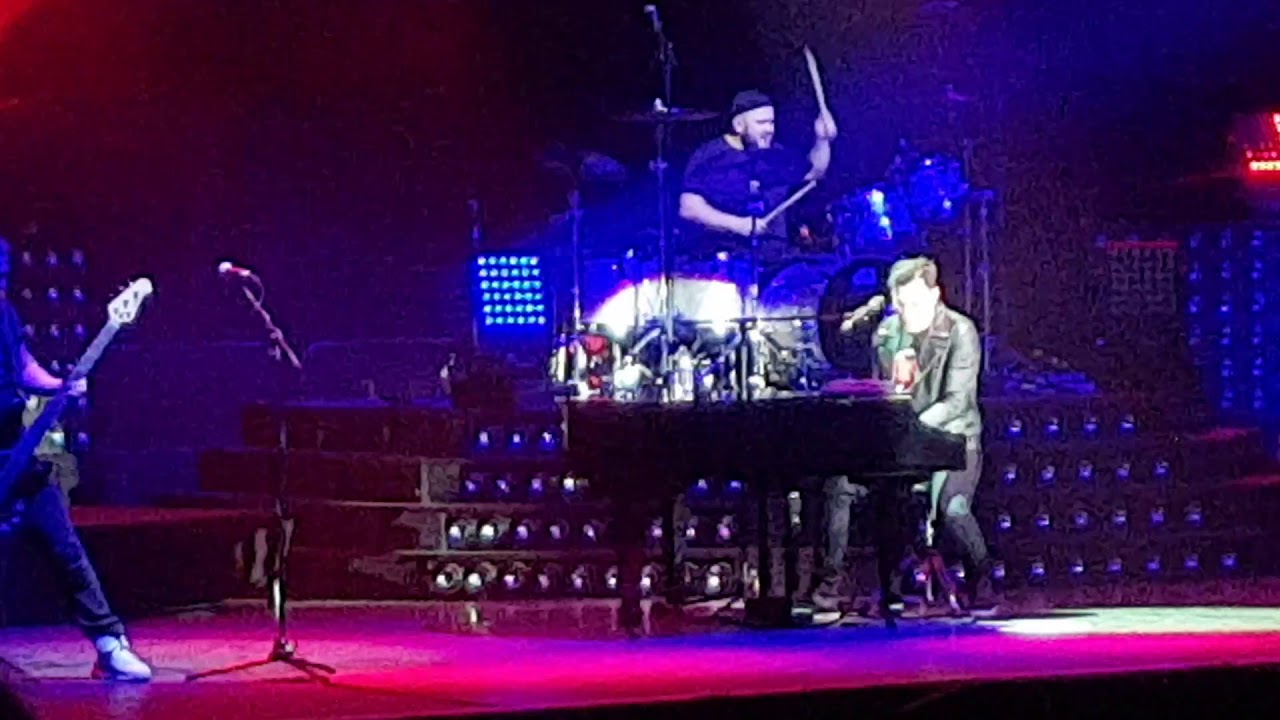 One Vision of Queen feat. Marc Martel - Play The Game @ Arena Trier