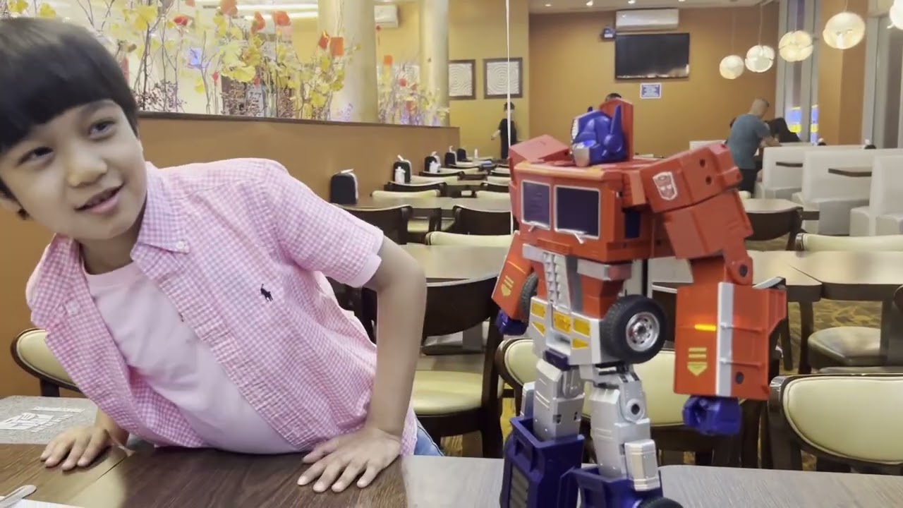 Robosen Optimus Prime & Justin’s Birthday