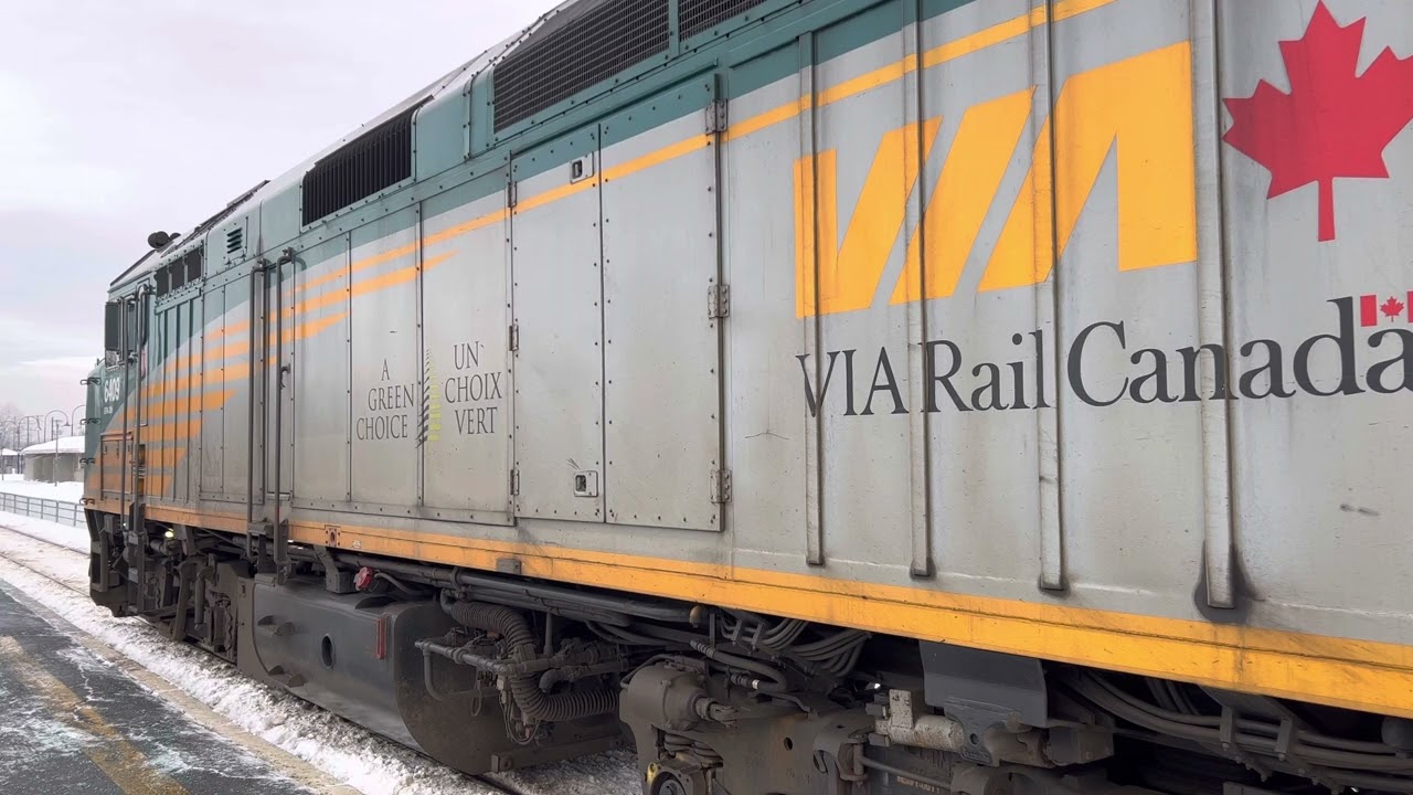EMD F40PH-2D idling for 2 Minutes