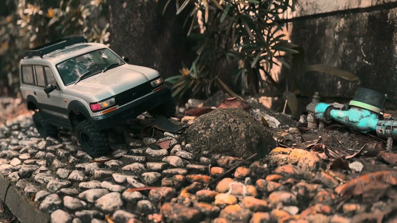 Street crawling with the axial scxIII + lc80 engine sounds