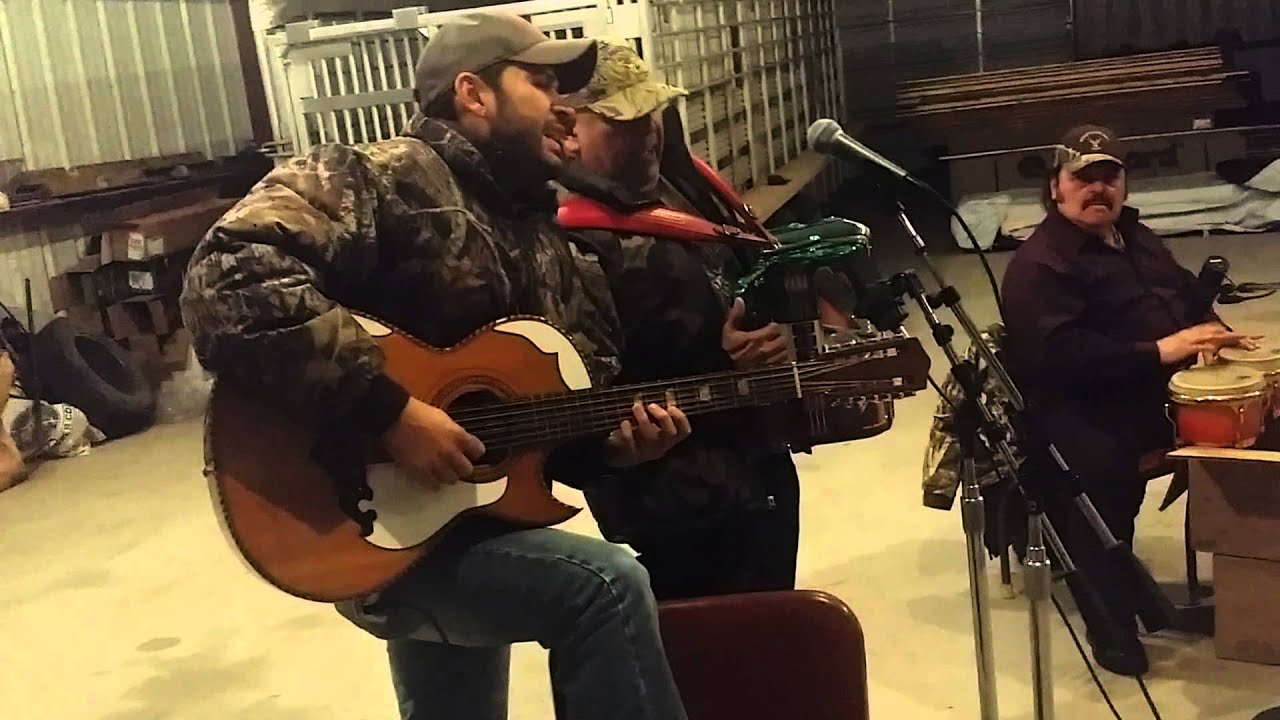 Ramón Ayala & Eliseo Robles Jr. - Voló La Paloma (En Vivo desde Intocable Ranch)