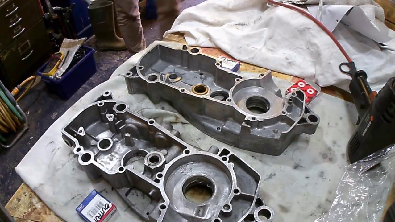Garelli Tiger Cross engine rebuild part 3 bearing and seal replacement