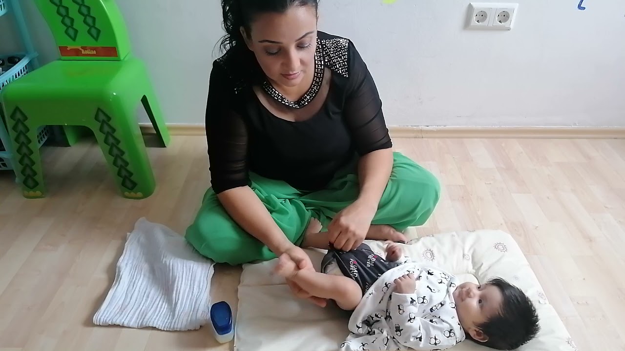 Baby shoulder pain. توقك كودك وراه حل ان