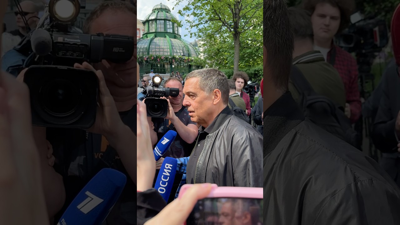 Александр Любимов на прощании с Владимиром Молчановым