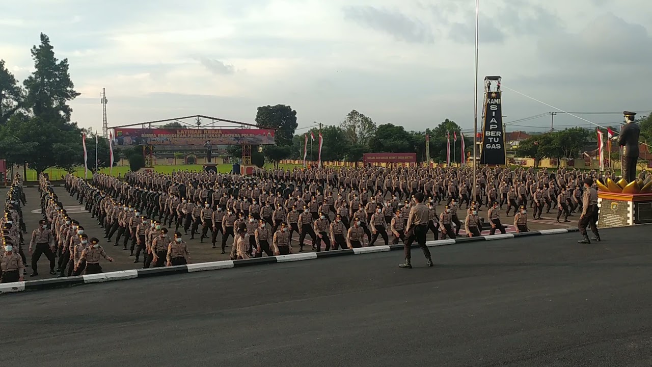 yel yel siswa Diktuk Bintara Polri angkatan 43