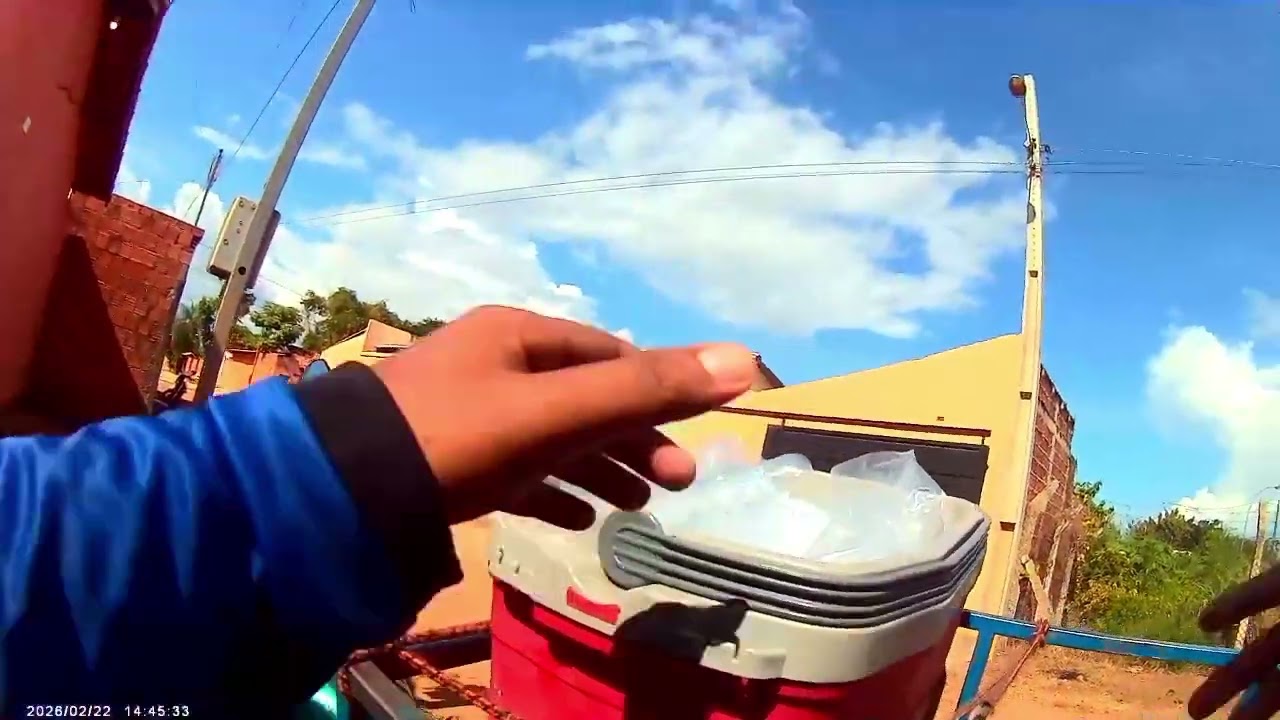 ENTREGA DE 2 PACOTINHO DE GELO - DISTRIBUIDORA DE ÁGUA E GÁS