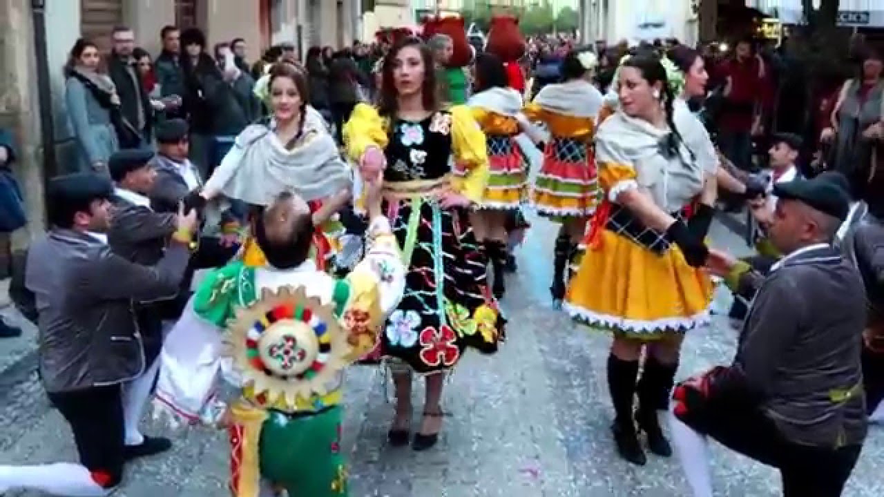 Contradanza Regalbutese-Carnevale 2016-Tutta la passeggiata della Contradanza dal piano alla piazza!