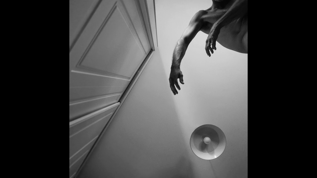 Extra&ntilde;amente familiar (edit)