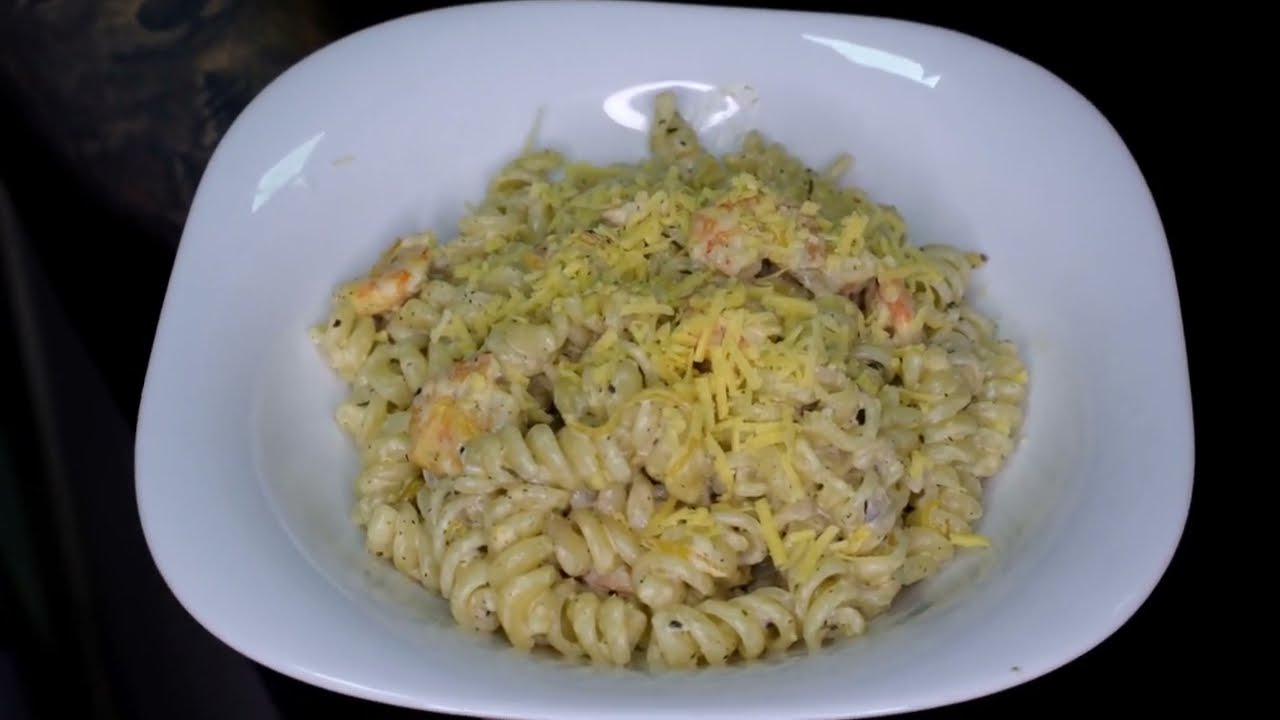 MACARRÃO CREMOSO COM CAMARÃO QUE DERRETE NA BOCA