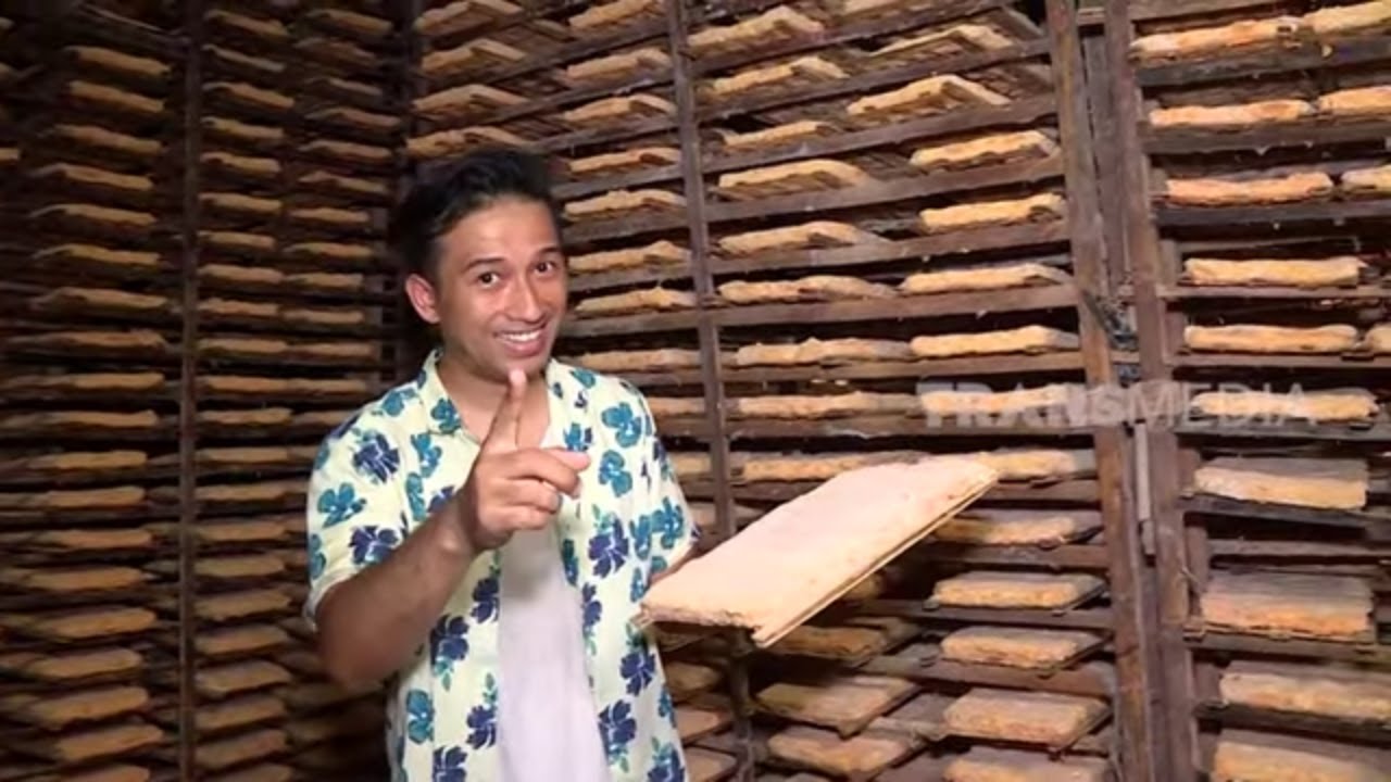 Bayu Lesmana ke Pabrik Oncom Bu Nana dan Rumah Makan Nusa Indah | MAKAN RECEH (28/03/23)
