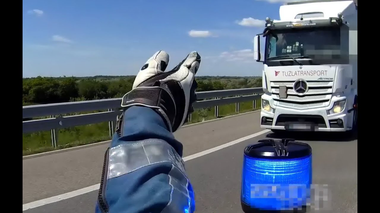 Rendőrségi dashcam felvételek: szabálytalan gyalogos, kerékpáros és szabálysértő járművezetők