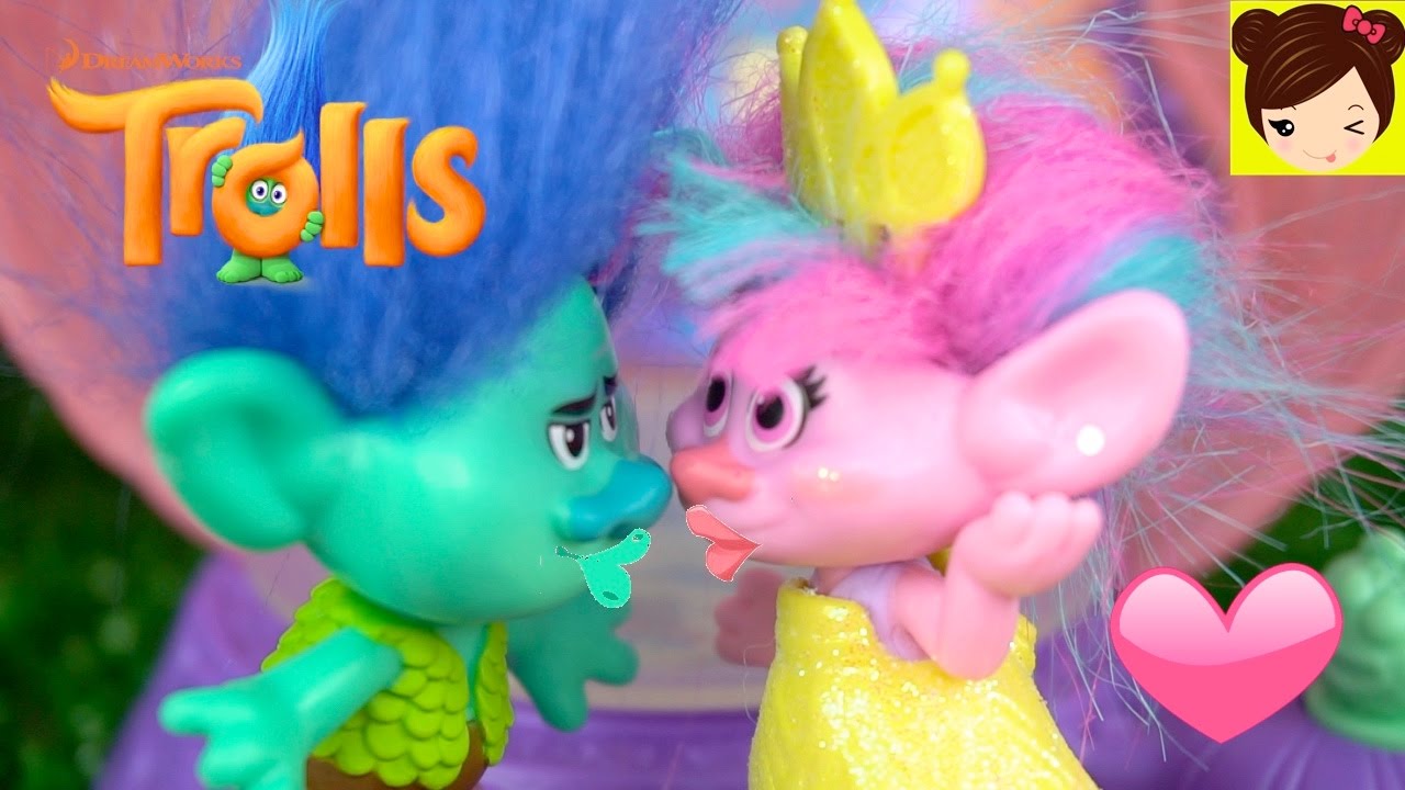 Pelicula Trolls - Poppy y Ramon Se Hacen Novios en la Fiesta de Coronacion - Juguetes de Trolls
