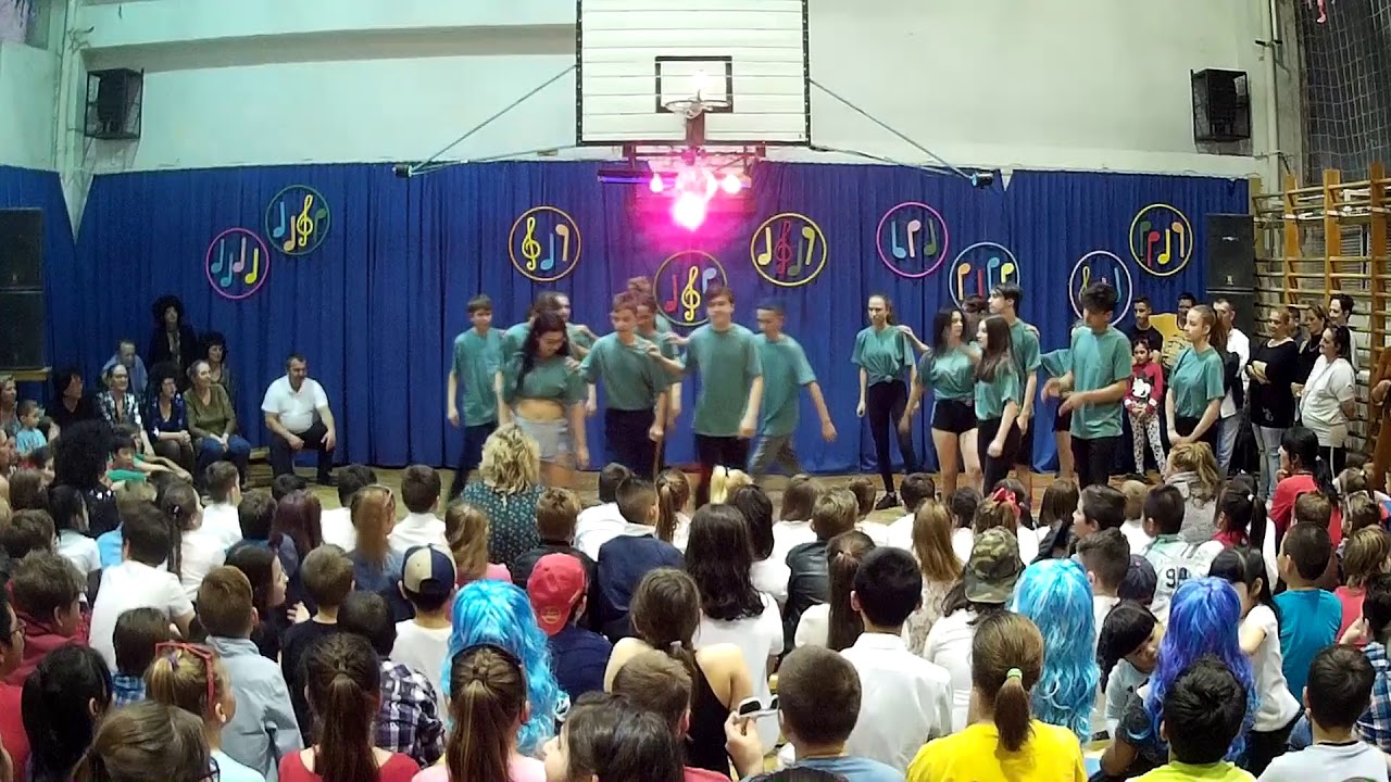 Bem József Általános Iskola 2019. évi farsang a 8. osztályosok tánca