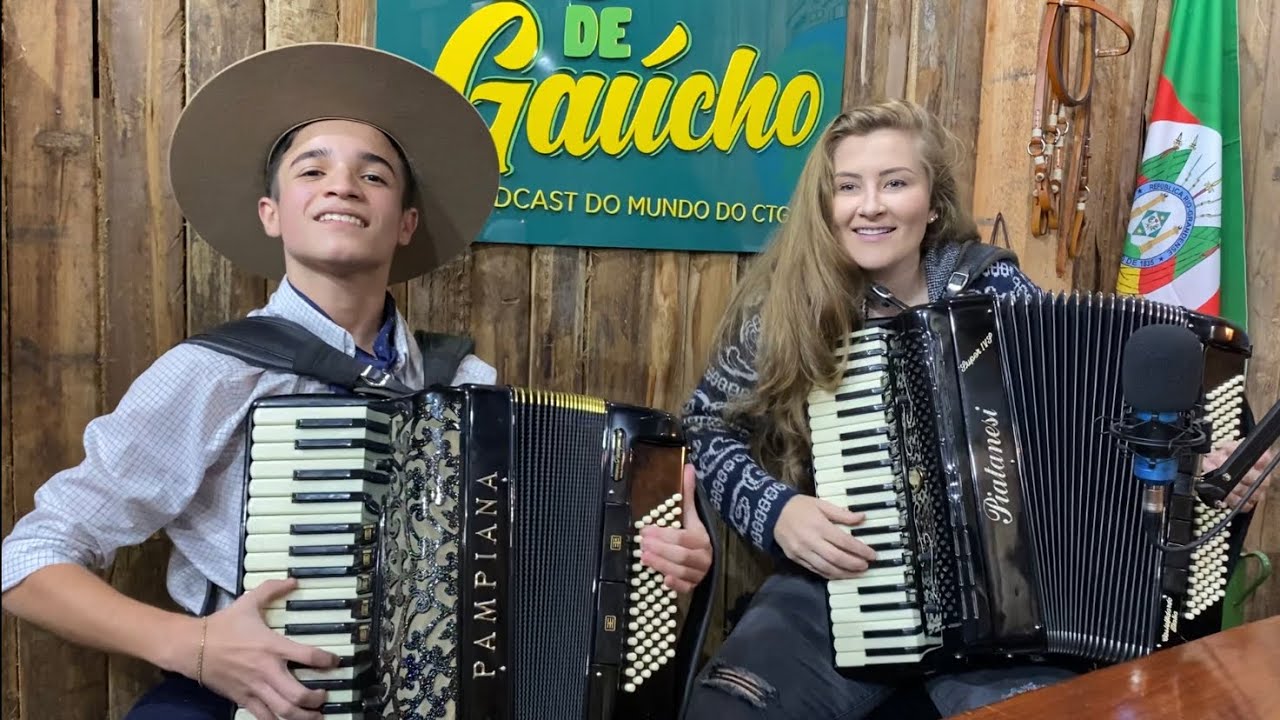 Bia Socek e Thomas Machado cantando &ldquo;Quer&ecirc;ncia Amada&rdquo;