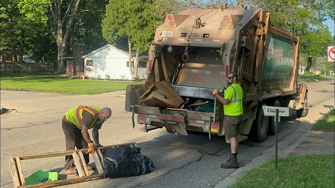 Granger Pete EzPack Goliath Rear Loader Garbage Truck Packing Bulk Waste