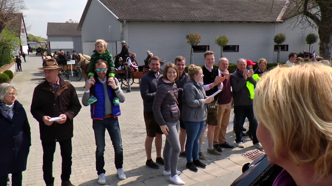 Gelebtes Brauchtum – Traditioneller Pferde- und Kutschenfestumzug beim Osterhofener Rossmarkt