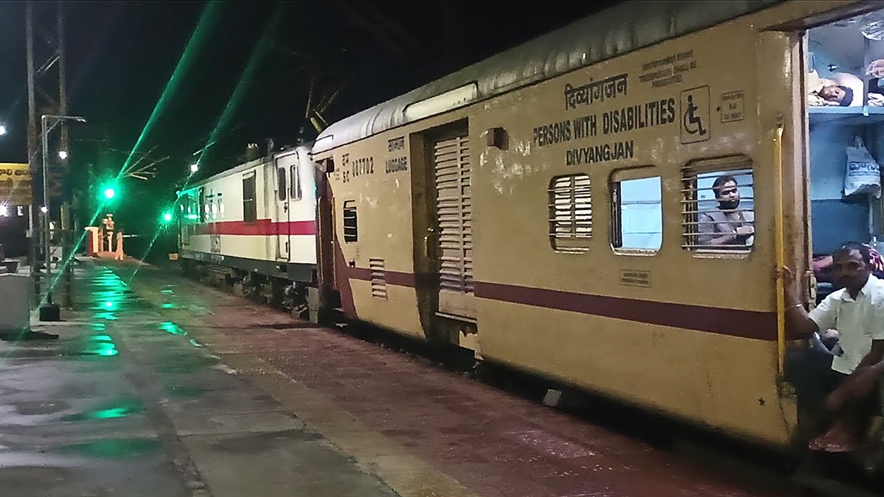 12764/PADMAVATHI Express Announcement Arrival & Departure With Rains | Tenali Junction | IR