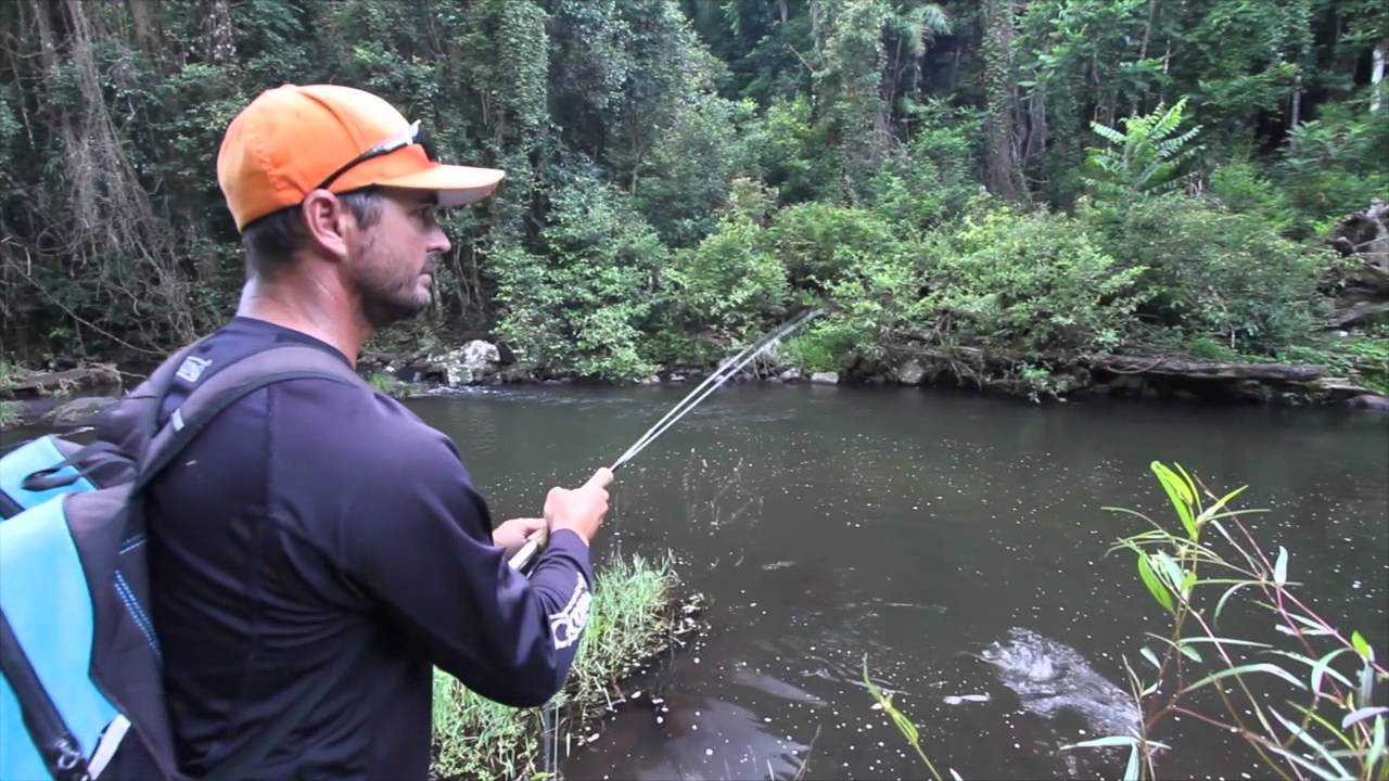 Tying and fishing carp fly.
