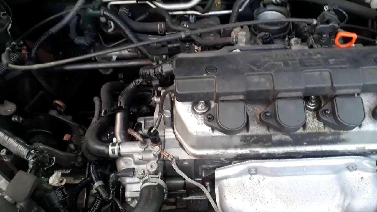 Honda Civic com vazamento na junta do Vtec.