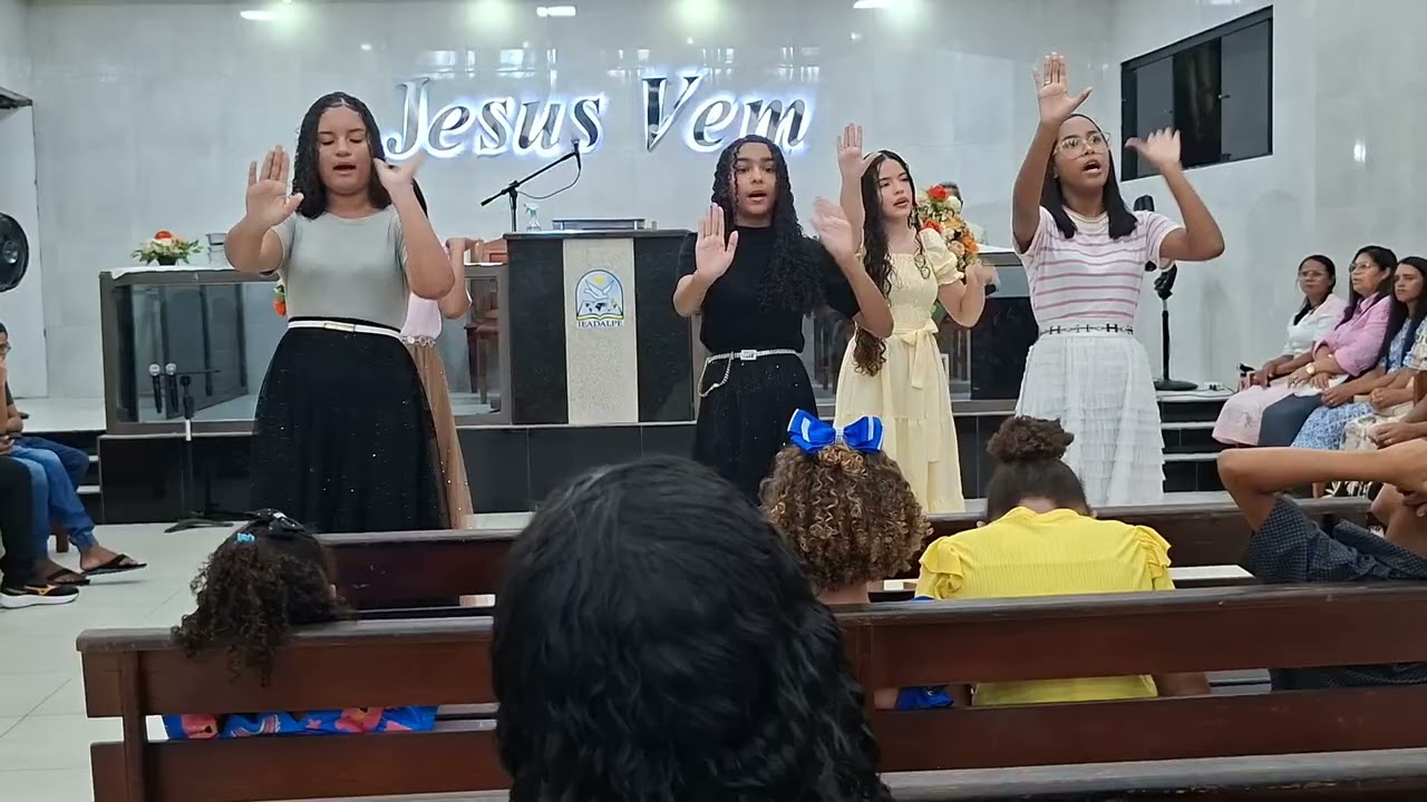 Grupo de gestos, canta na santa ceia, em ieadalpe-mubaba 