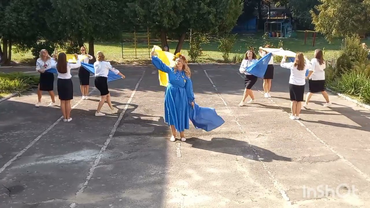Танцювально-патріотичний флешмоб до Дня Державного Прапора України