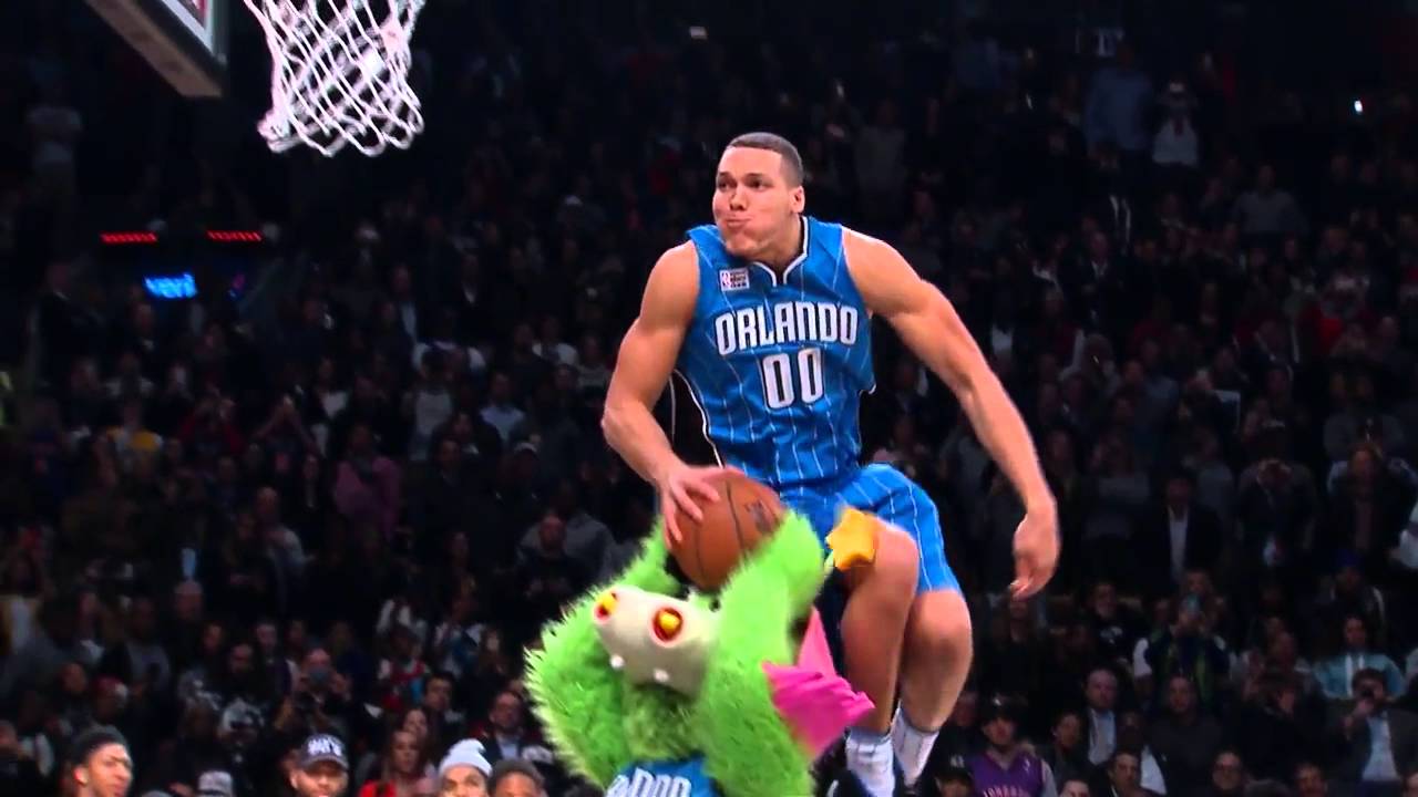 2016 Slam Dunk Contest: Aaron Gordon Under Both Legs Over the Mascot Dunk!