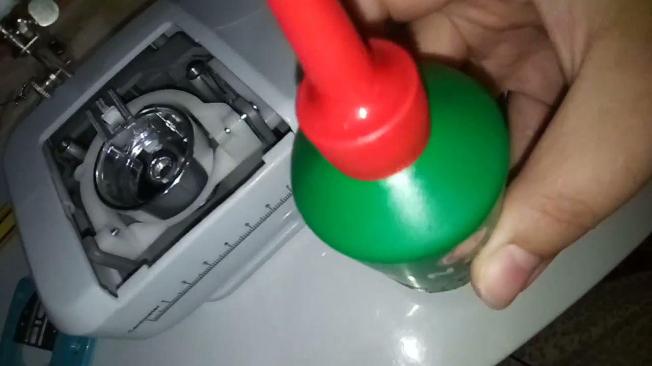 Limpeza e lubrificação da caixa de bobina da máquina Lenoxx.