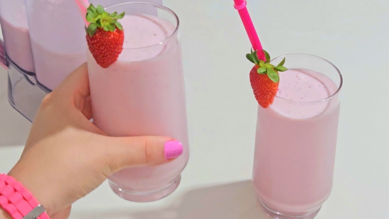 VITAMINA CREMOSA DE MORANGO🍓 IDEAL PARA SE REFRESCAR NESSE CALORÃO ESSA BEBIDA🍸 🍓 É UM SUCESSO 😋