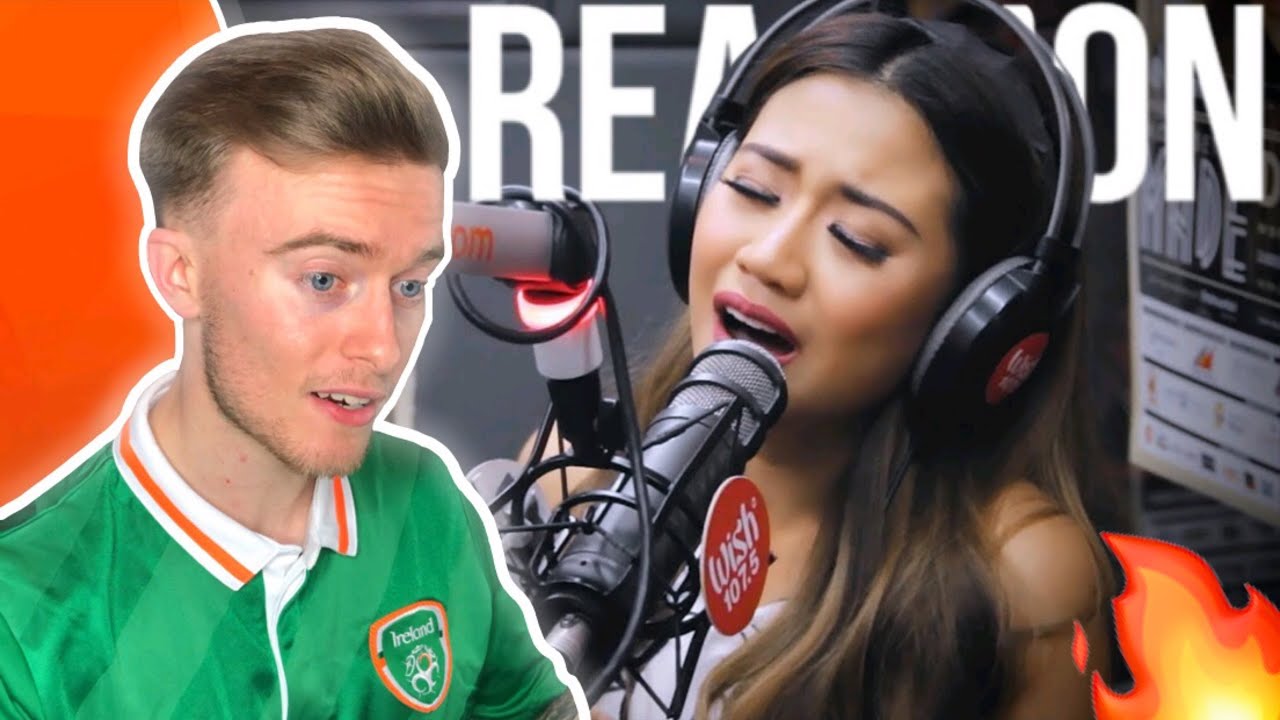 Morissette performs 