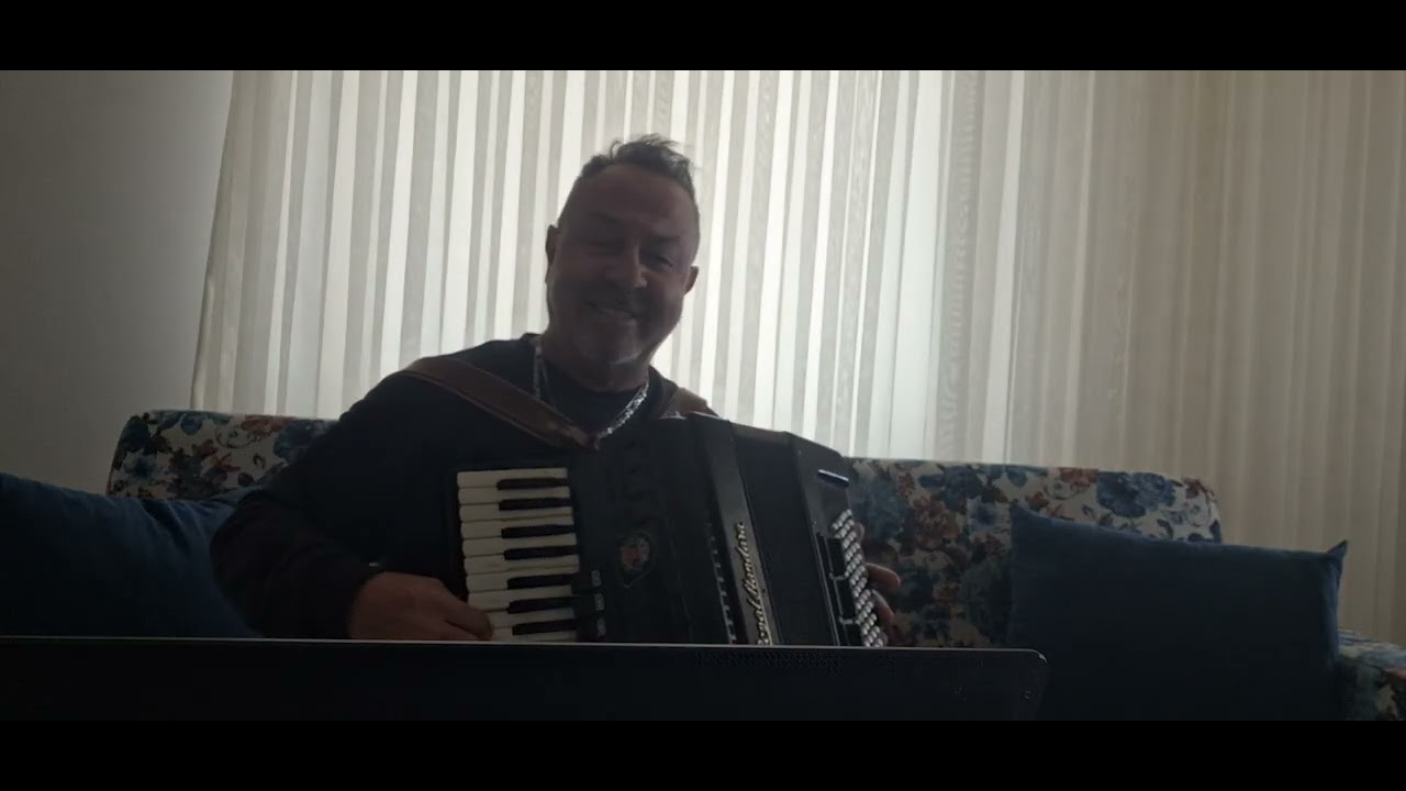 Çemberimde gül oya...