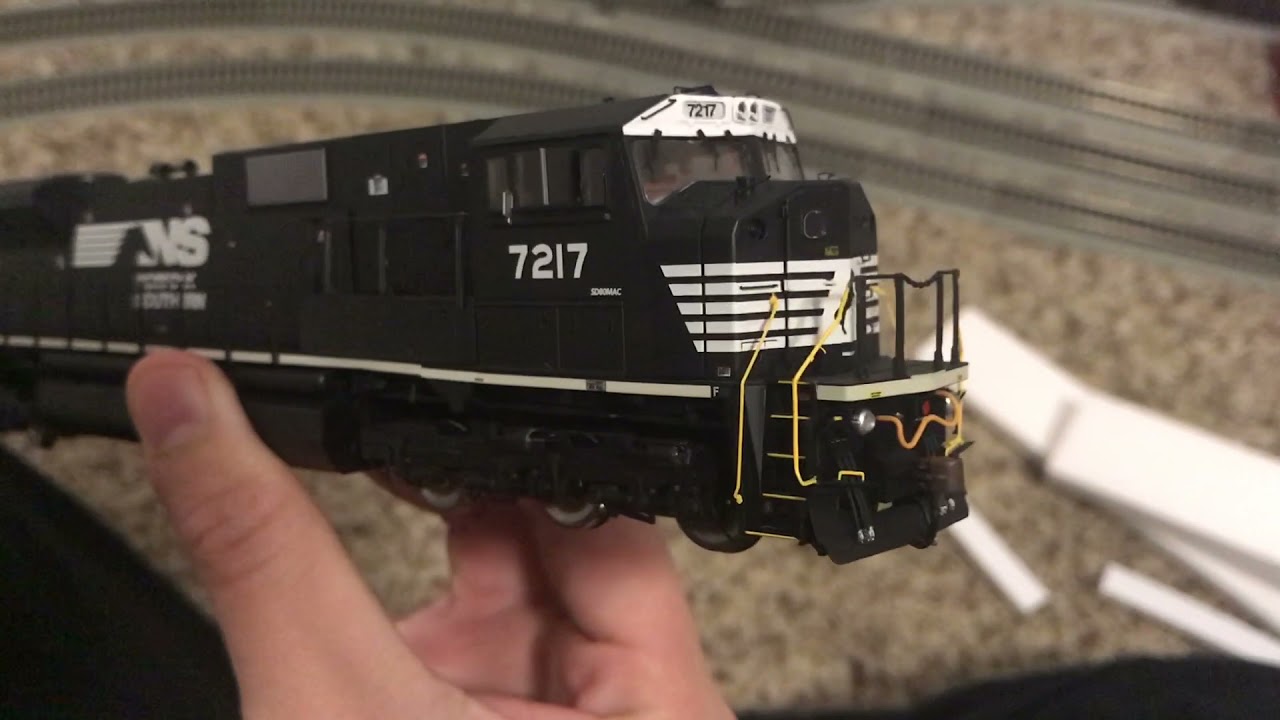 Model Railroad Reviews: HO-Scale ATHEARN GENESIS 2.0 SD80MAC