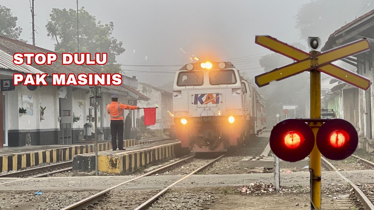 SEMPAT VIRAL!, Kereta berhenti di perlintasan KA Parungkuda Sukabumi