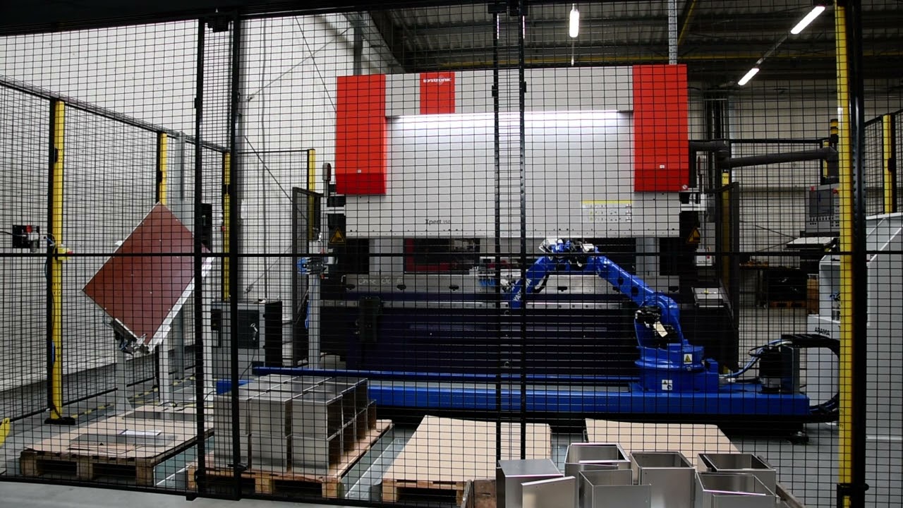 Zrobotyzowane stanowisko do gięcia automatycznego z wykorzystaniem robota YASKAWA GP25