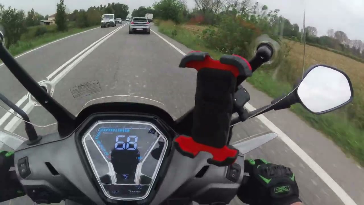 Voge SR16 125: come va in città ? -- test ride
