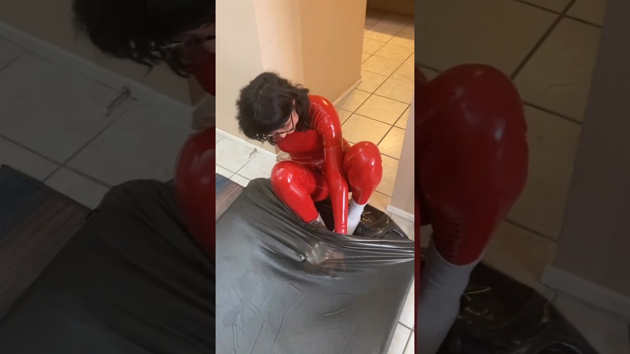 Mal0jo with red #latex catsuit and white socks in the #vacbed #vacuumbed