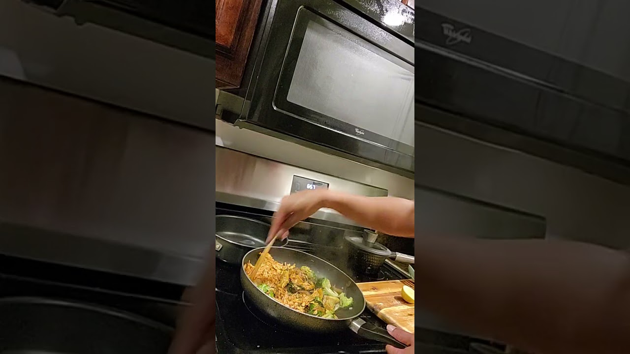 Lemon Gatlic Chicken Veggie Skillet