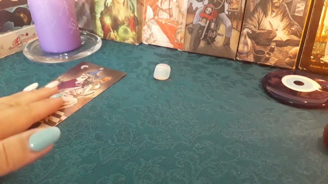 ЧТО ОН ДУМАЕТ О ТЕБЕ? ТАРО