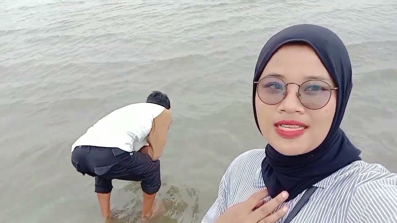 BERKUNJUNG DI WISATA PANTAI KEJAWANAN CIREBON