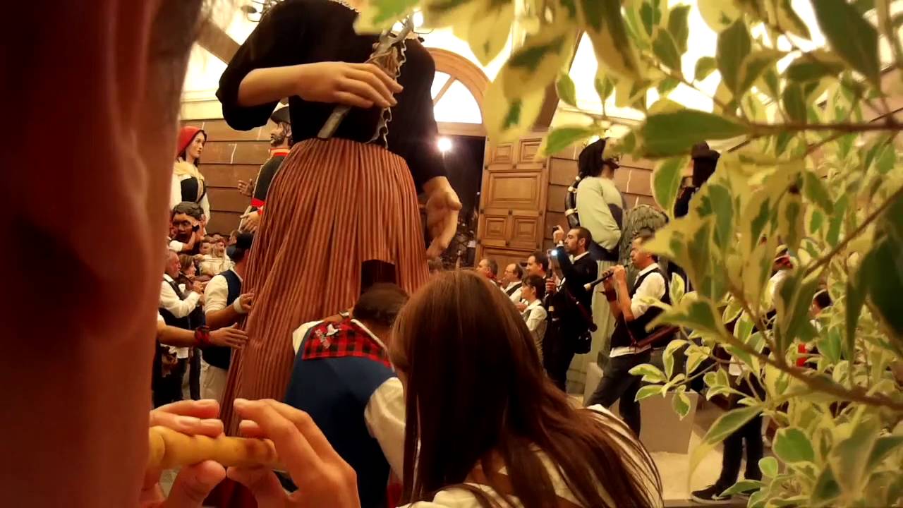 Gigantes y Cabezudos Zaragoza. Recogida Ayuntamiento Pilar 2016